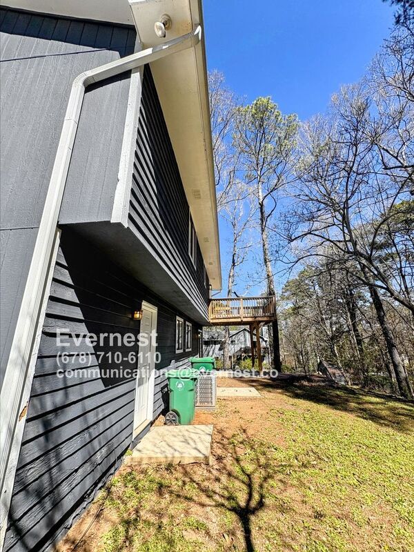 Building Photo - 4060 Day Trail S