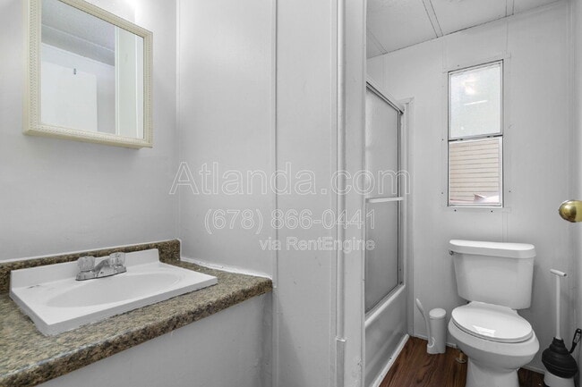 Building Photo - 1061 Center St NW