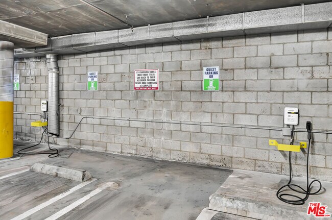 Building Photo - 4477 Woodman Ave