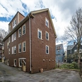 Building Photo - 39 Perry St