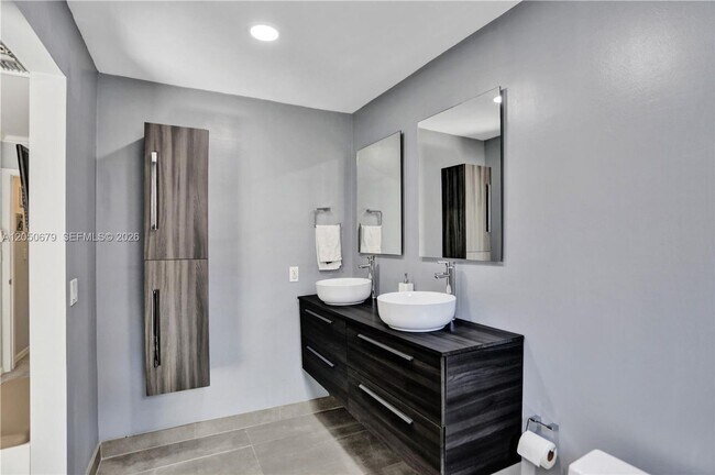 Building Photo - 3135 Gifford Ln