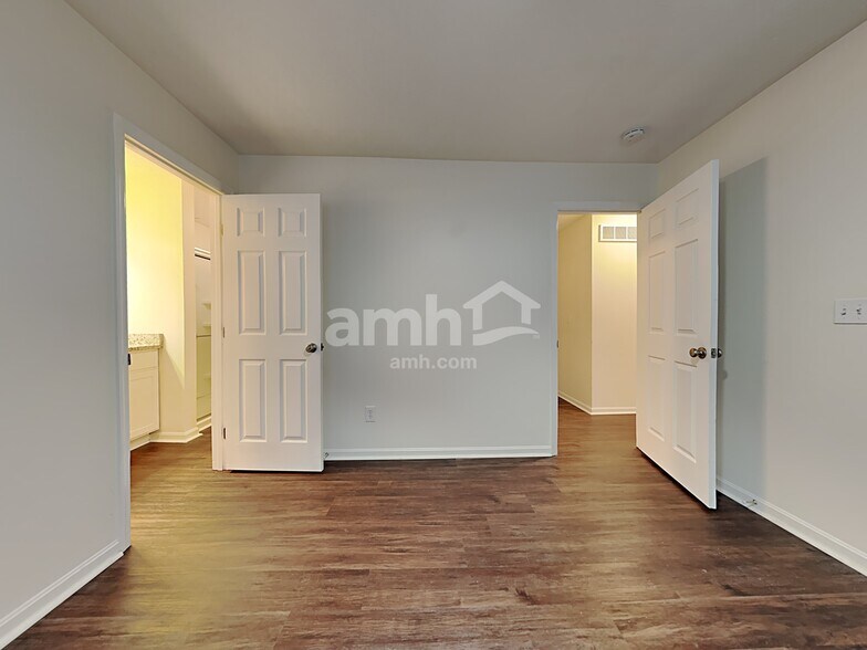 Building Photo - 15 Flamingo Ct