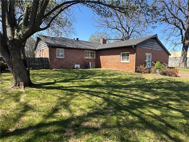 Building Photo - 1505 S Mt Olive St