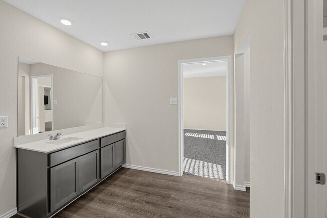Building Photo - 116 Sir Barton Ln