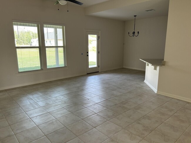 Building Photo - 20453 Ridgelake Rd