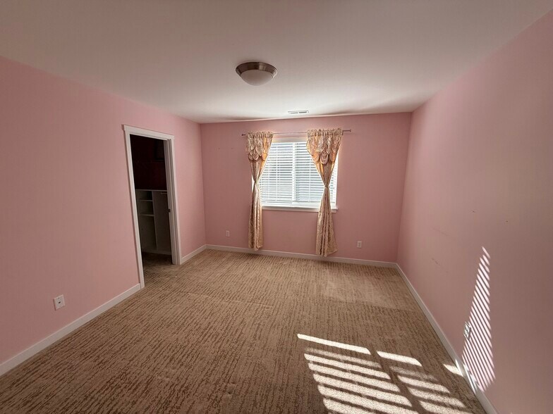 Building Photo - 3528 192nd Pl SE