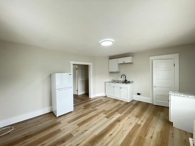 Primary Photo - 55 Henriette St