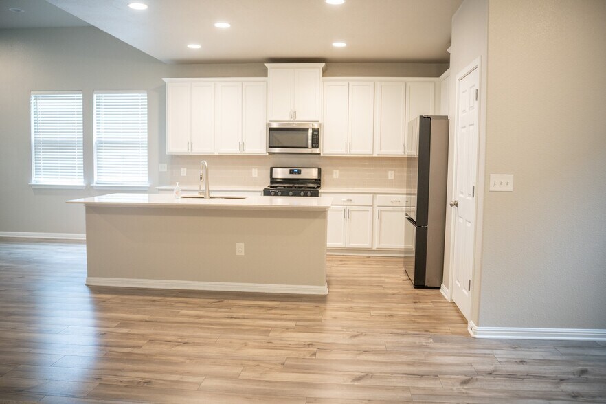 Building Photo - 532 Arrowhead Vine St