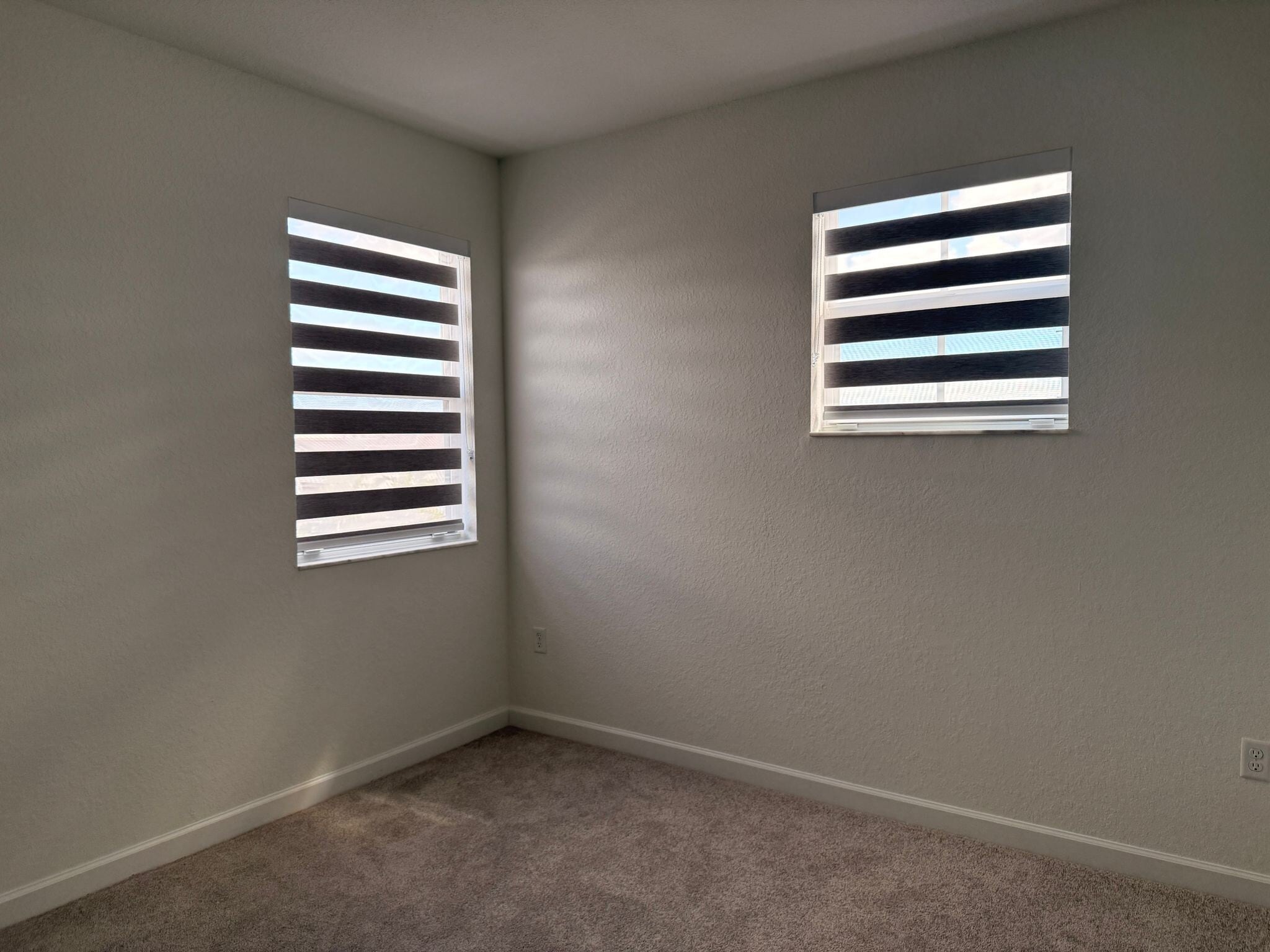 Building Photo - 2954 SE 23rd Ave