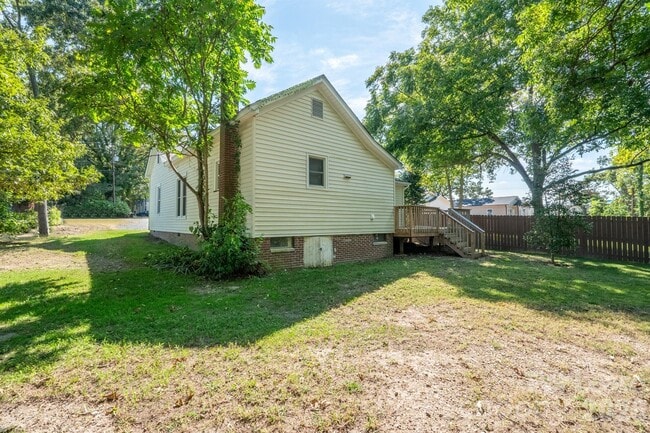 Building Photo - 809 Delane St