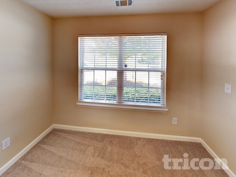 Building Photo - 9453 Lakeview Rd