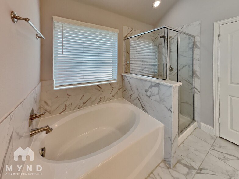 Building Photo - 552 Bradley Dr