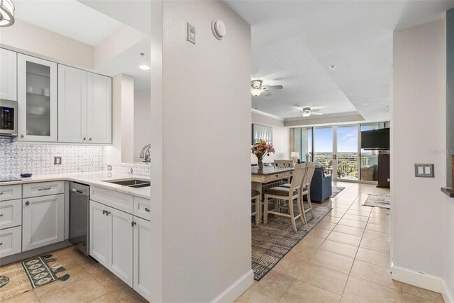 Building Photo - 102 Yacht Harbor Dr
