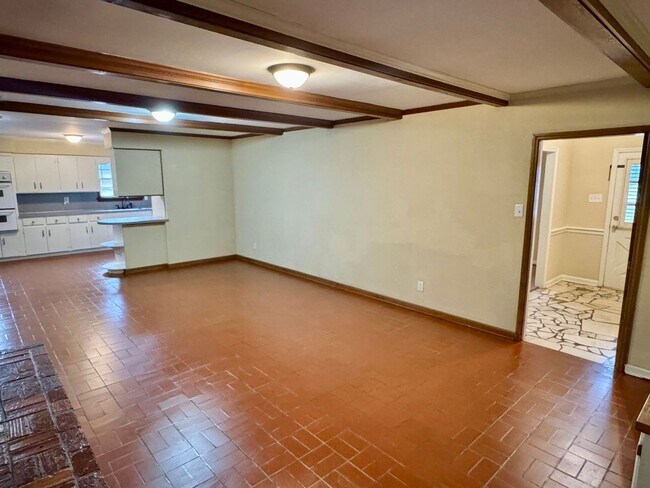 Building Photo - Gorgeous Interiors in this BONUS SPACE + 4...