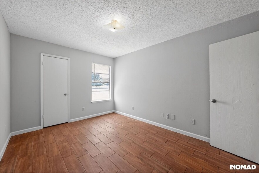 Building Photo - 1600 W Braker Ln