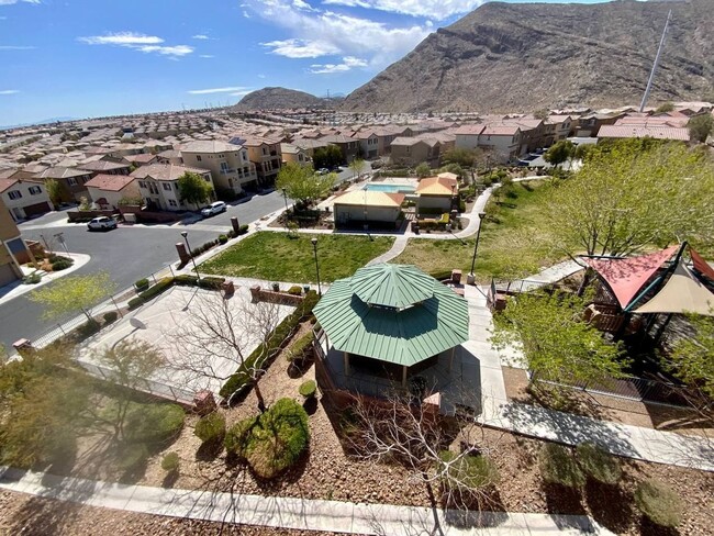 Building Photo - UNIQUE MODERN 3 STORY, 2BED, 3BATH WITH A ROOFTOP DECK!