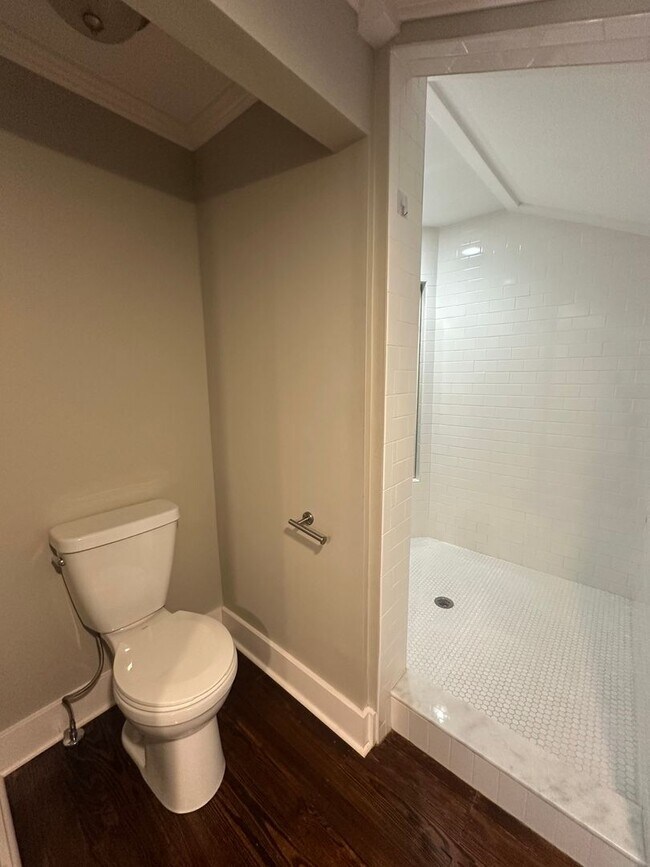 Building Photo - Gorgeous Renovated Highlands Bungalow – Available for Rent!