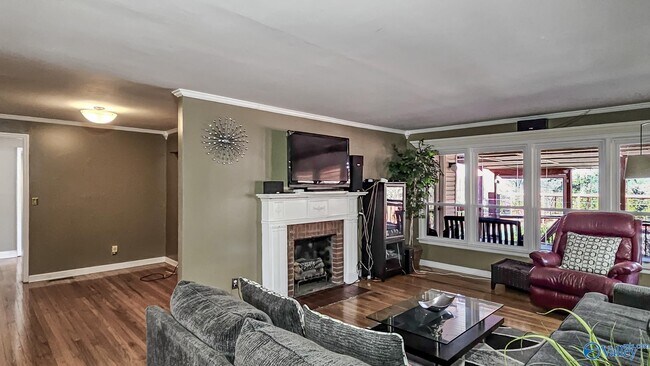 Building Photo - 1203 Governors Dr SE