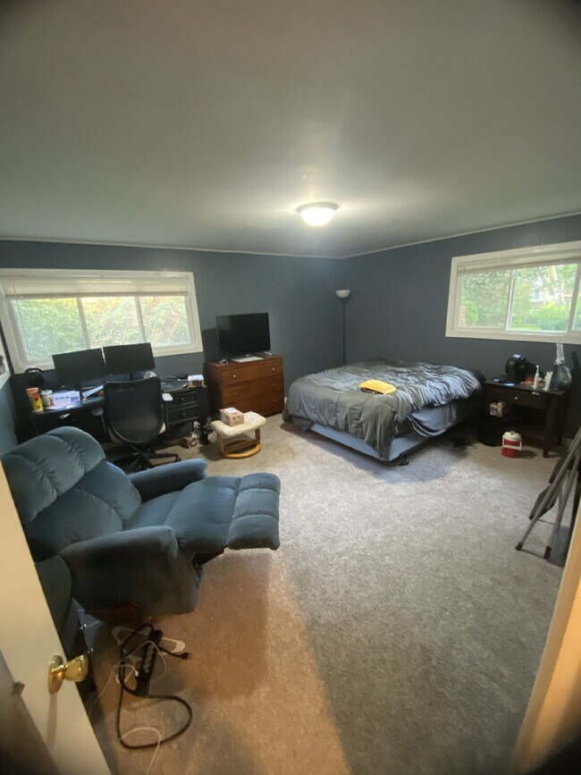 Building Photo - Spacious 4BR/3BA Home w/ Bonus Room, Porch...