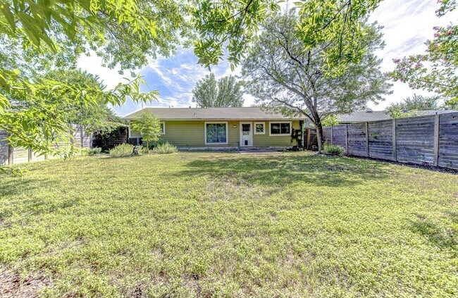 Building Photo - 5508 Pine Pl
