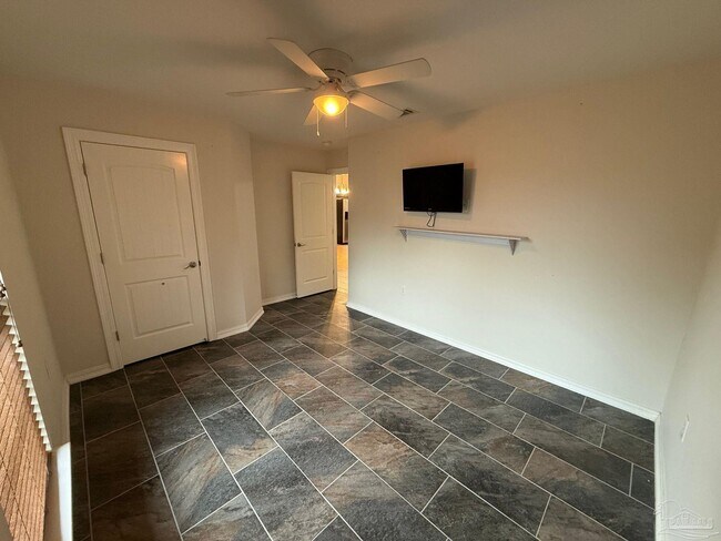 Building Photo - 6640 Tidal Bay Dr