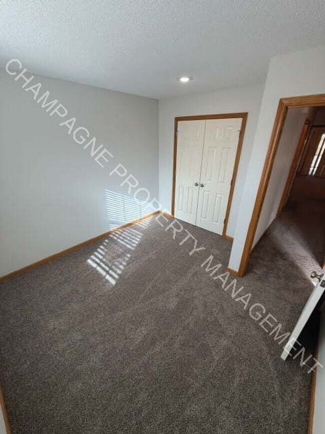 Building Photo - 6524/6528 NE 44th St