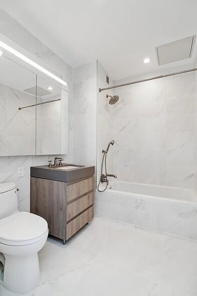 Building Photo - 200 E 23rd St