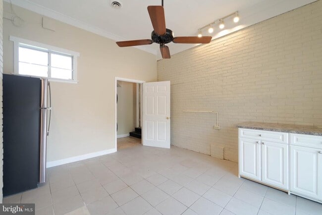 Building Photo - 610 Valley Brook Dr