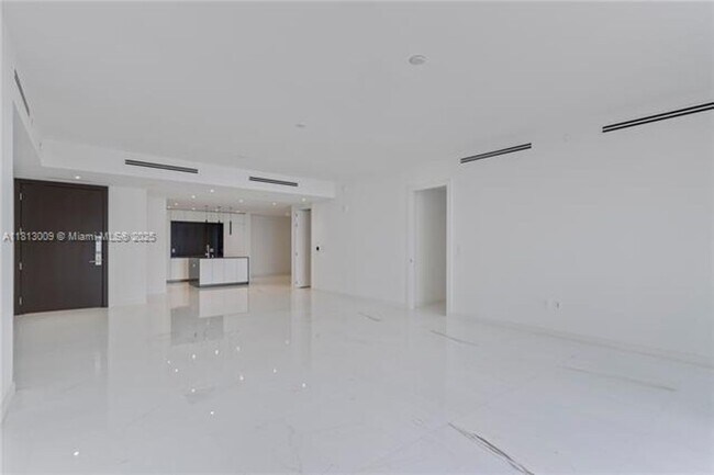 Building Photo - 300 Biscayne Blvd Way
