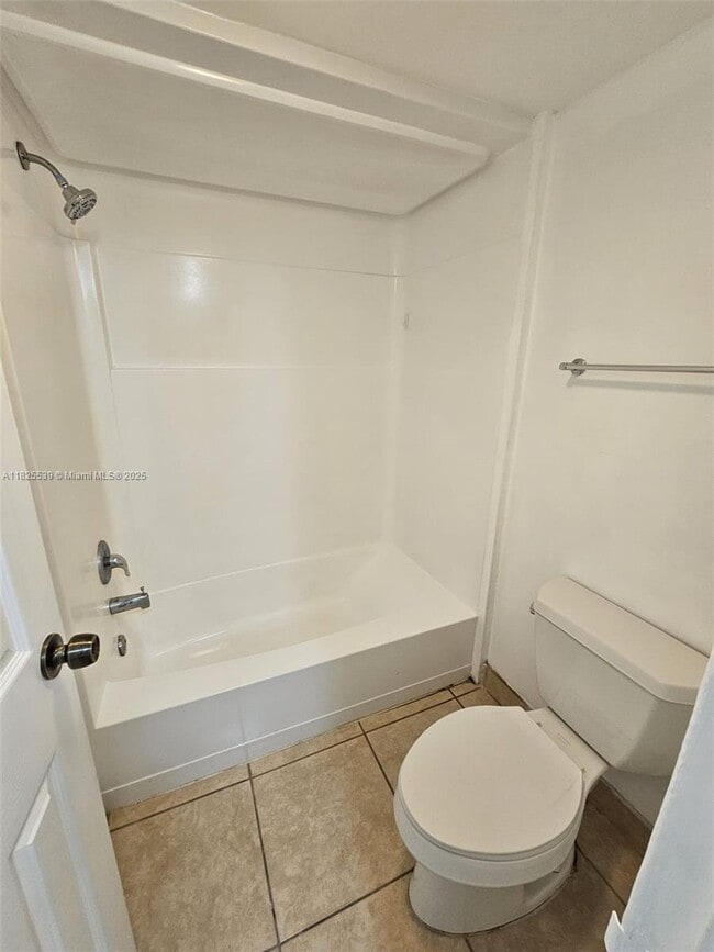 Building Photo - 15027 Coconut Ct