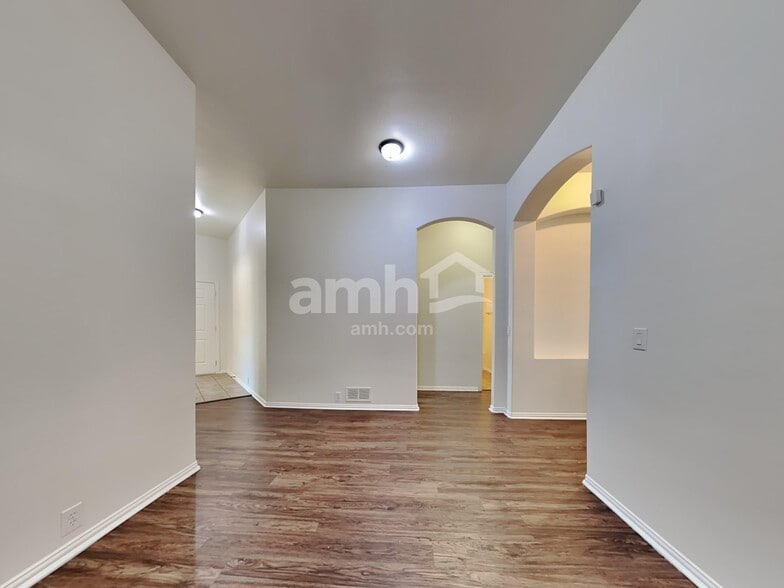 Building Photo - 820 Cheryl St