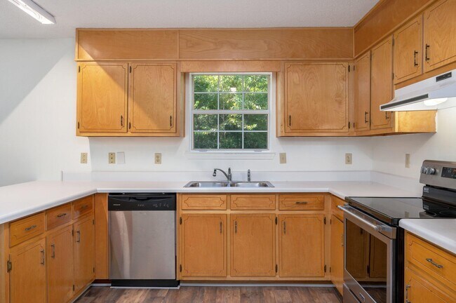 Building Photo - 624 Hill St