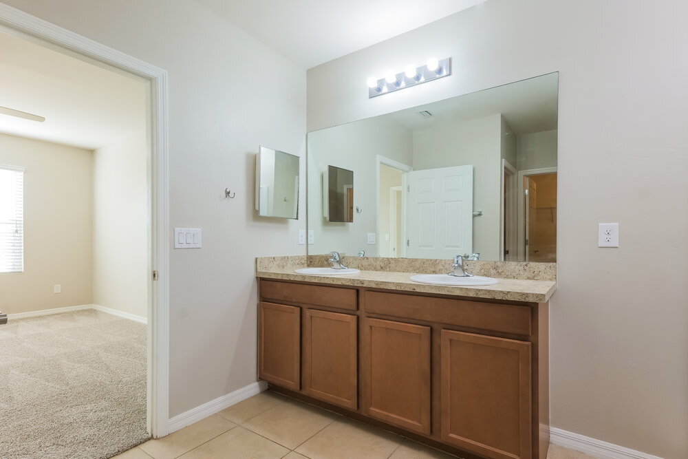 Building Photo - 4413 SW 15th Ave