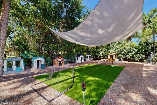 Building Photo - 377 Squire Dr