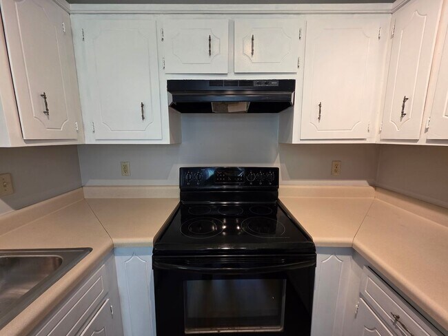 Building Photo - SPECIAL 1/2 OFF 1st Month's Rent!!!!