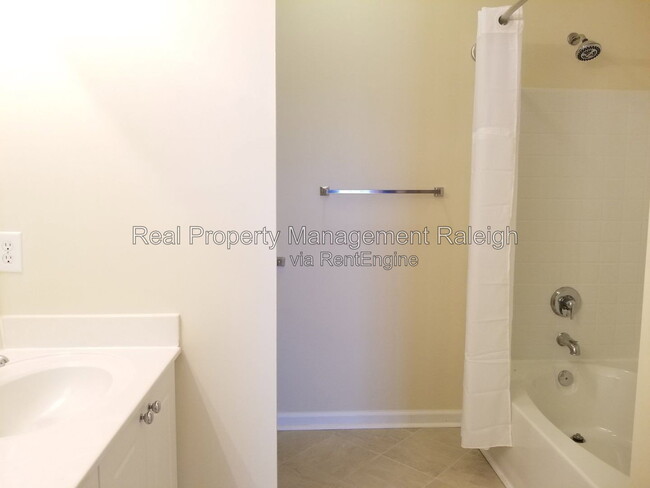 Building Photo - 2152 Castle Pines Dr
