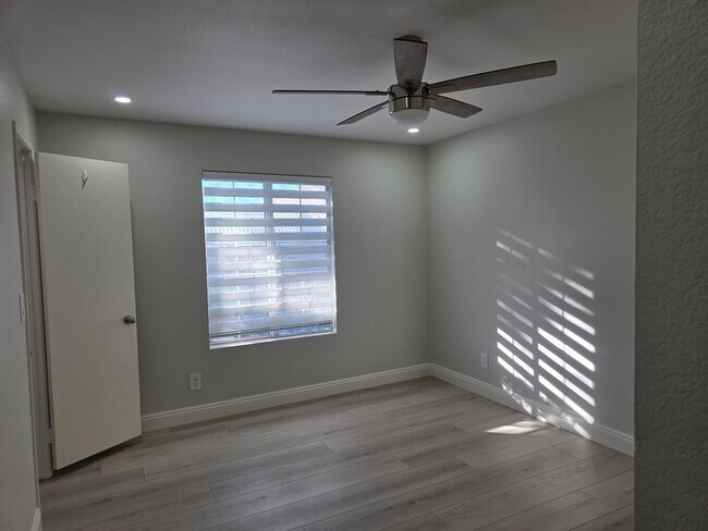 Building Photo - Immaculate Guard-Gated First-Floor Condo!