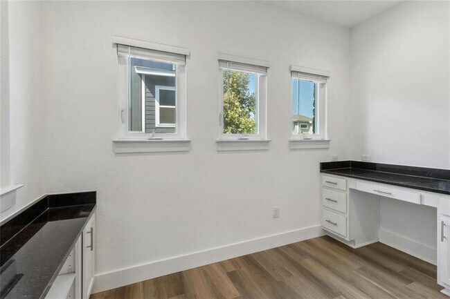 Building Photo - 7205 Bassett Ct