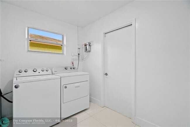 Building Photo - 50 NE 45th Ct