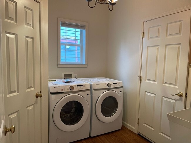 Building Photo - Lovely Home in Holmes Harbor with a Short Term Lease!