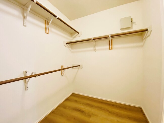 Building Photo - 5747 Wandering Creek Dr