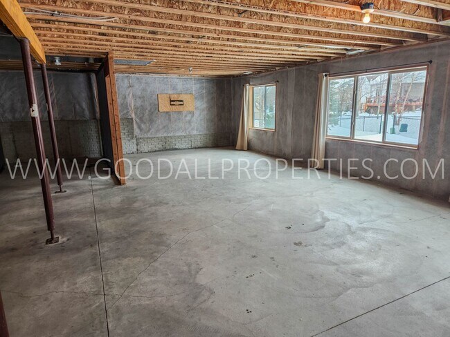 Building Photo - Beautiful 3 Bedroom 2.5 Bath walkout ranch in Ankeny