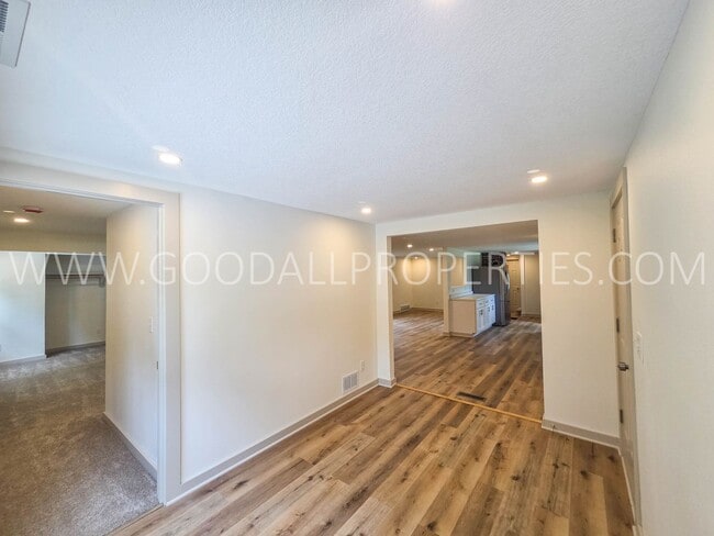 Building Photo - 32357 Homestead Cir