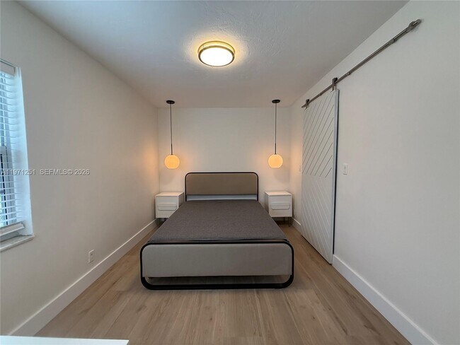 Building Photo - 1701 SW 13th Ct