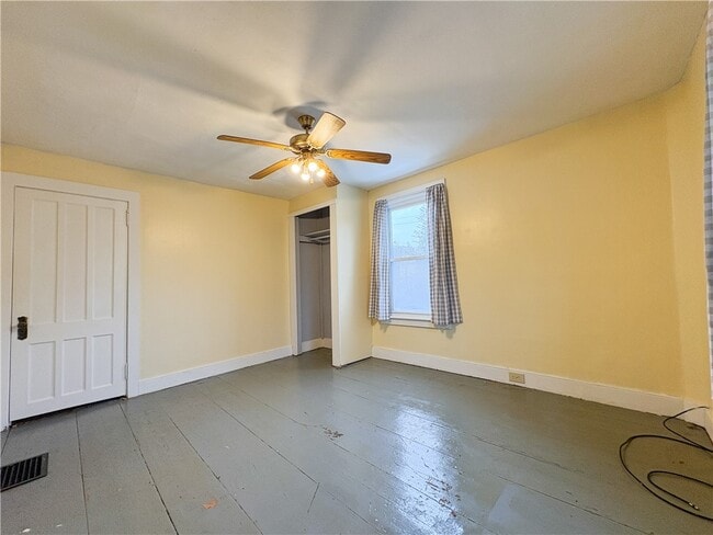 Building Photo - 136 Main St