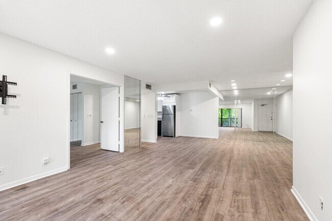 Building Photo - 3618 Alder Dr