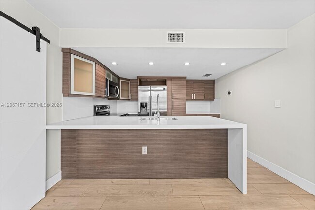 Building Photo - 6480 Miami Lakes Dr