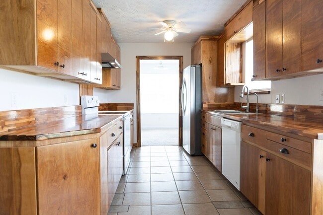 Building Photo - Three Bedroom Home Available NOW near 331 Bridge! With Solar!! Basic internet included as well!