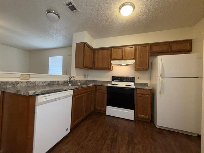 Building Photo - 5501 Rose Hill Cir
