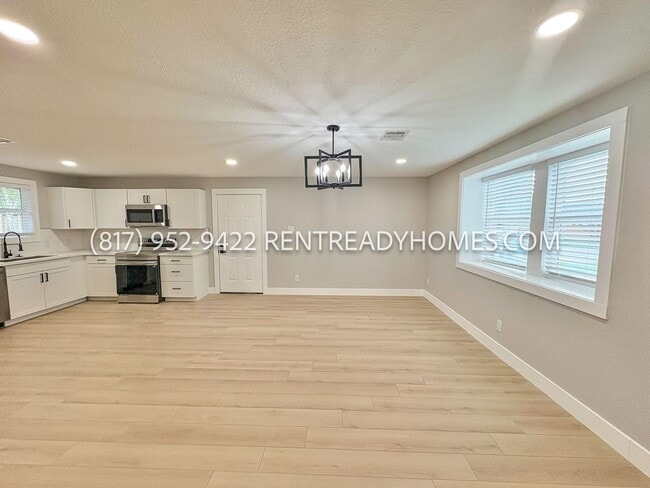 Building Photo - 2122 Bentvine Dr